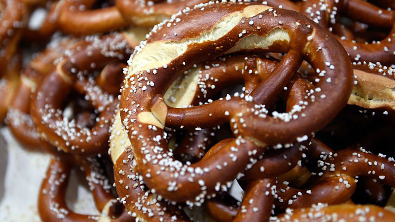 Students served pretzels covered in oven cleaner, lawsuit claims — Covington Schools news